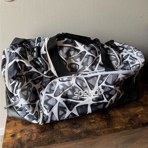 Speedo 30L Swim Duffel Bag • Black/Grey Geometric Print • Water Resistant